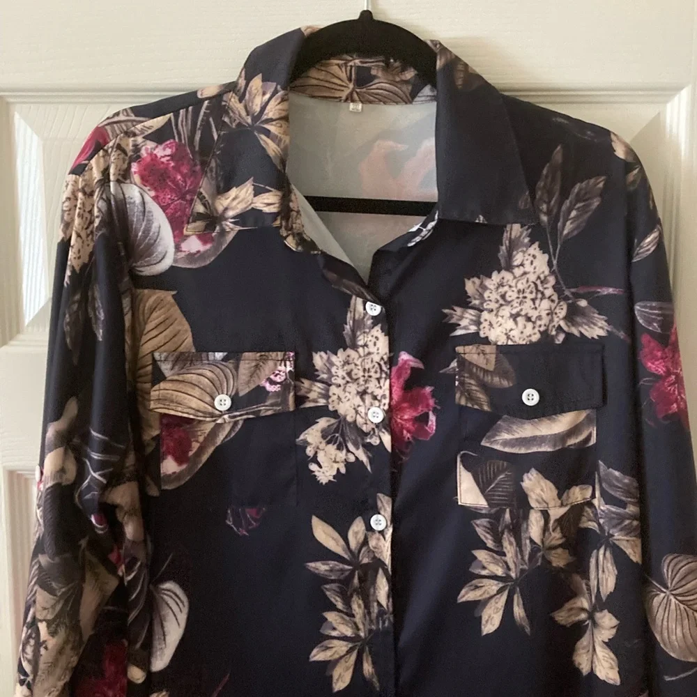 Shirt-Styled Lounger in Tropical Floral Print - Picture 3 of 8